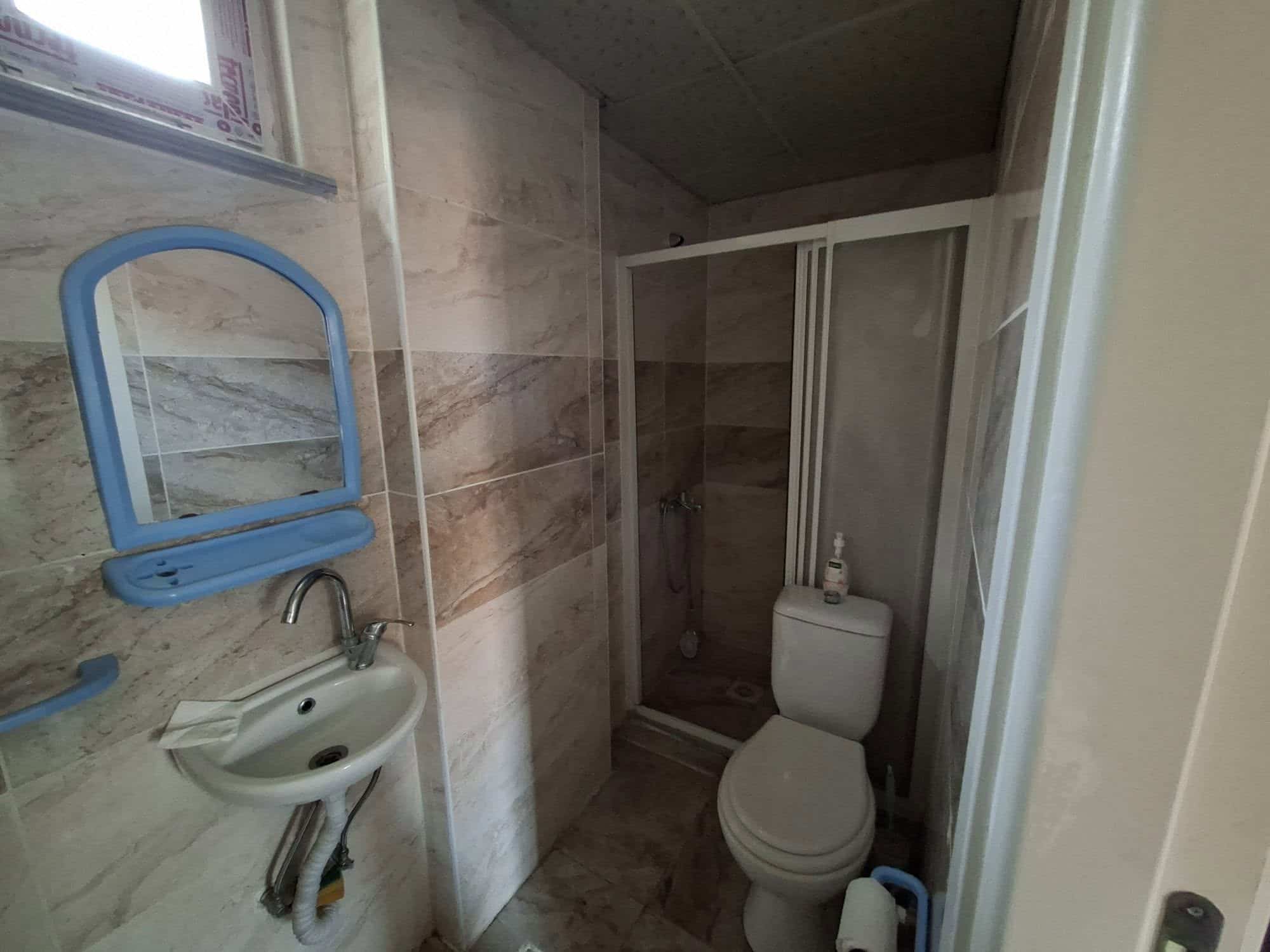 Banyo giderinde servis çalışması