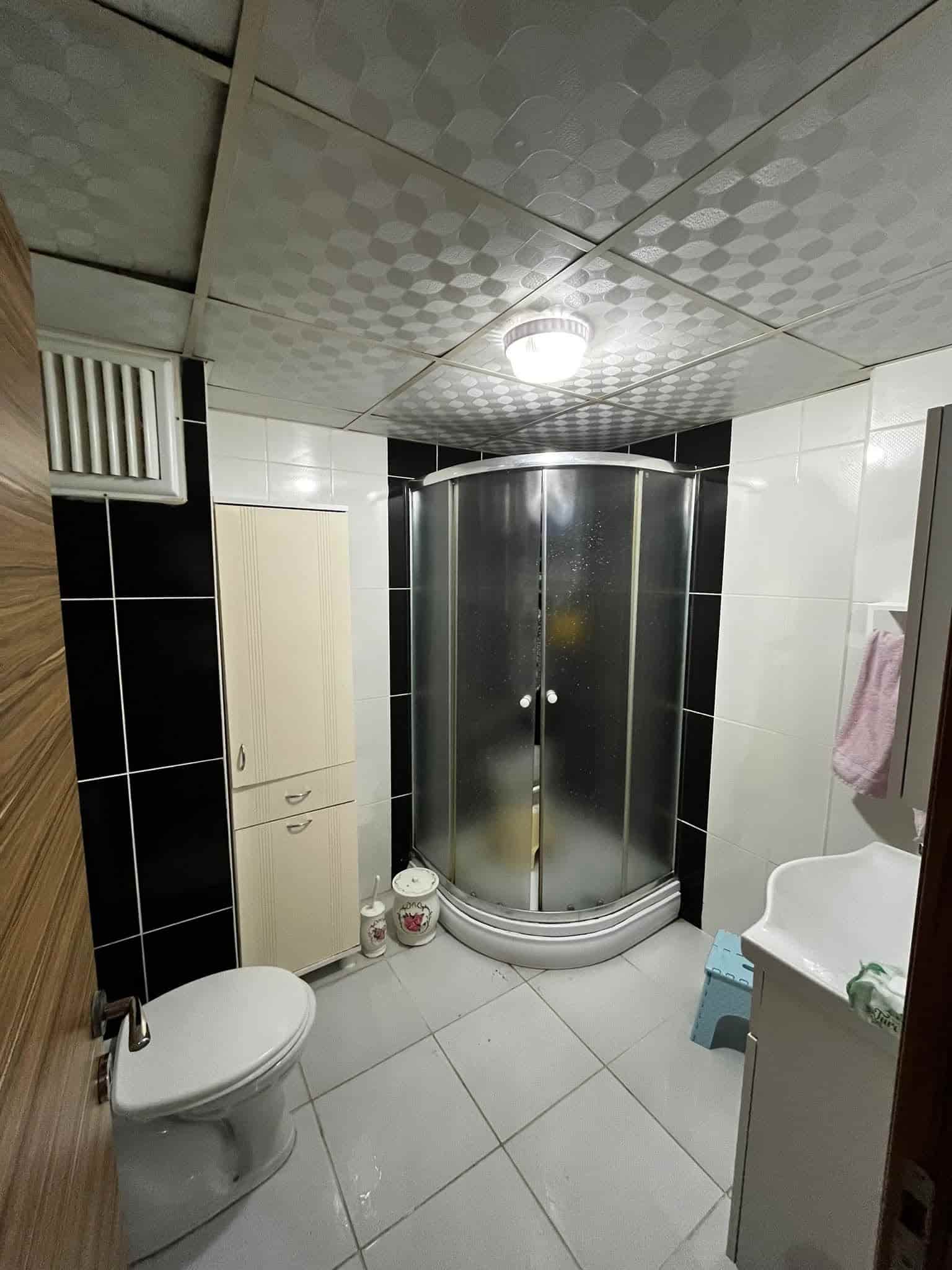 Banyo Giderinde Saç ve Sabun Kalıntıları